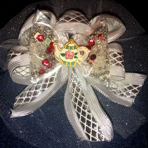 White and silver ribbon with shaker Hairbow